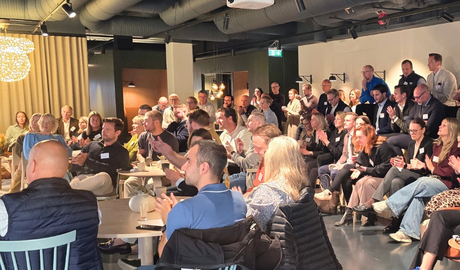 Medlemmar i Handelskammarens lokaler.